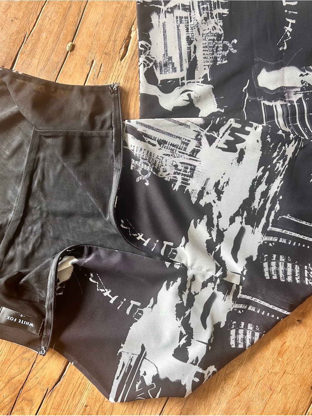 White Fox Boutique Black & White Abstract Strapless Midi Dress - Picture 8 of 8